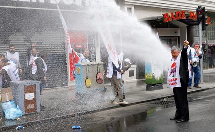 Dispersan con gases marcha del Día del Trabajo en Turquía