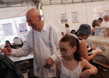 “Refrendamos nuestro compromiso con la democracia”: Dante Delgado acude a votar a Xalapa, Veracruz