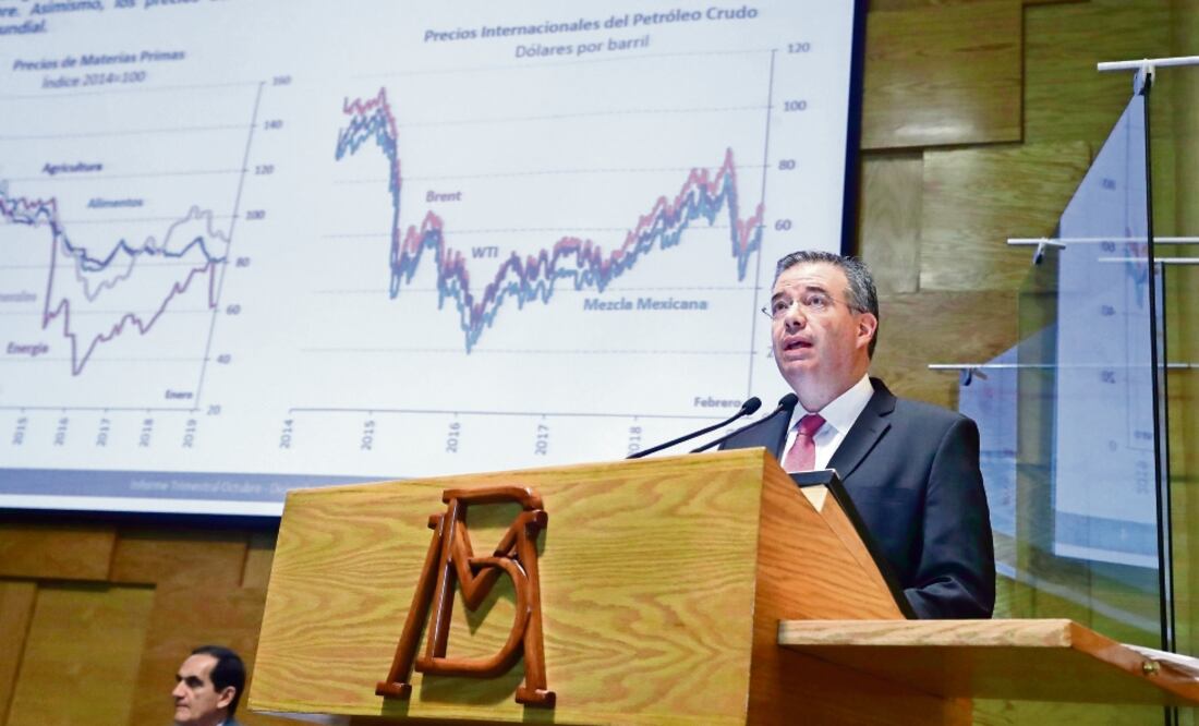 Alejandro Díaz de León, gobernador de Banxico, consideró que ante un menor dinamismo en el comercio mundial se requiere incentivar la inversión privada (DIEGO SIMÓN SÁNCHEZ. EL UNIVERSAL)