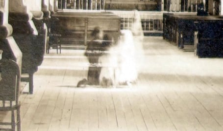 Clásicos fantasmales, la niña en las escuelas y otras apariciones