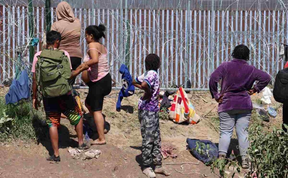 Mujer embarazada logra cruzar la frontera en Ciudad Juárez. Foto: Especial