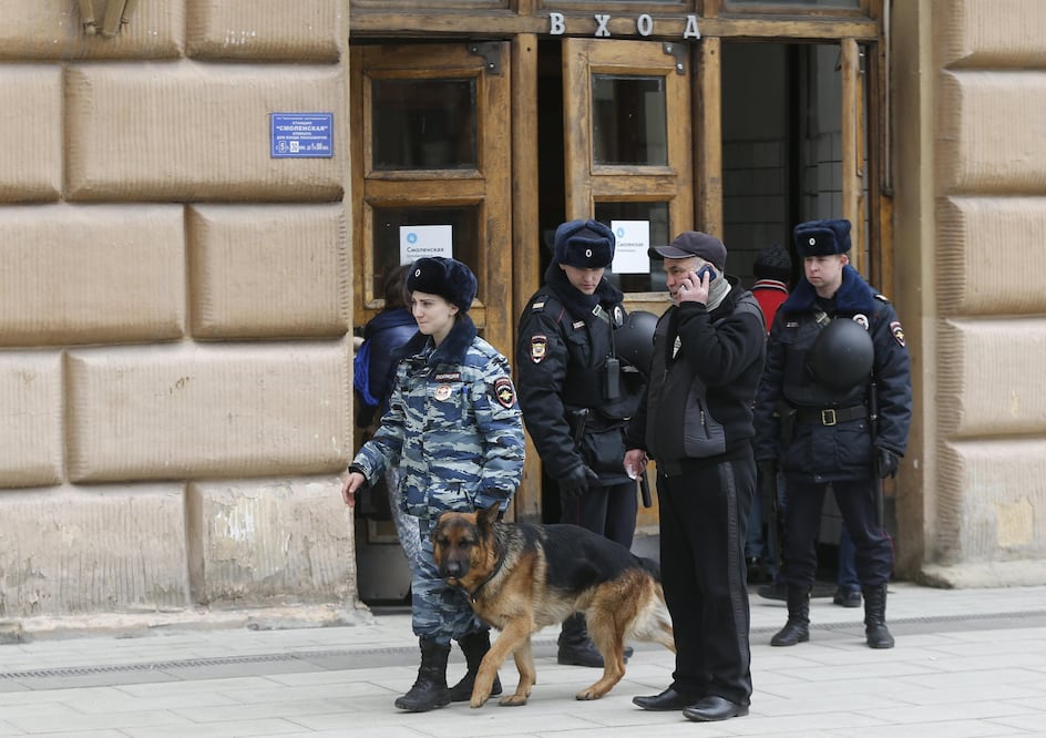 Policías rusos en Moscú. FOTO: EFE