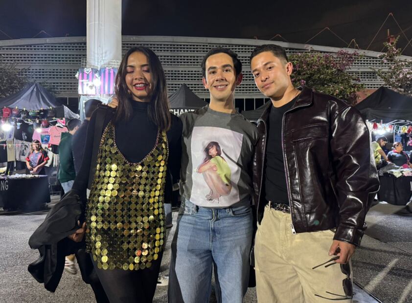 Fans de Dua Lipa, a poco de que comience el concierto de la cantante en el Estadio GNP Seguros.
Foto: César González / EL UNIVERSAL