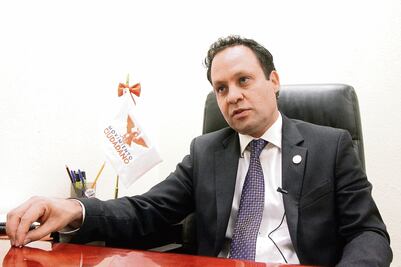 MC lanza campaña en favor de Clinton