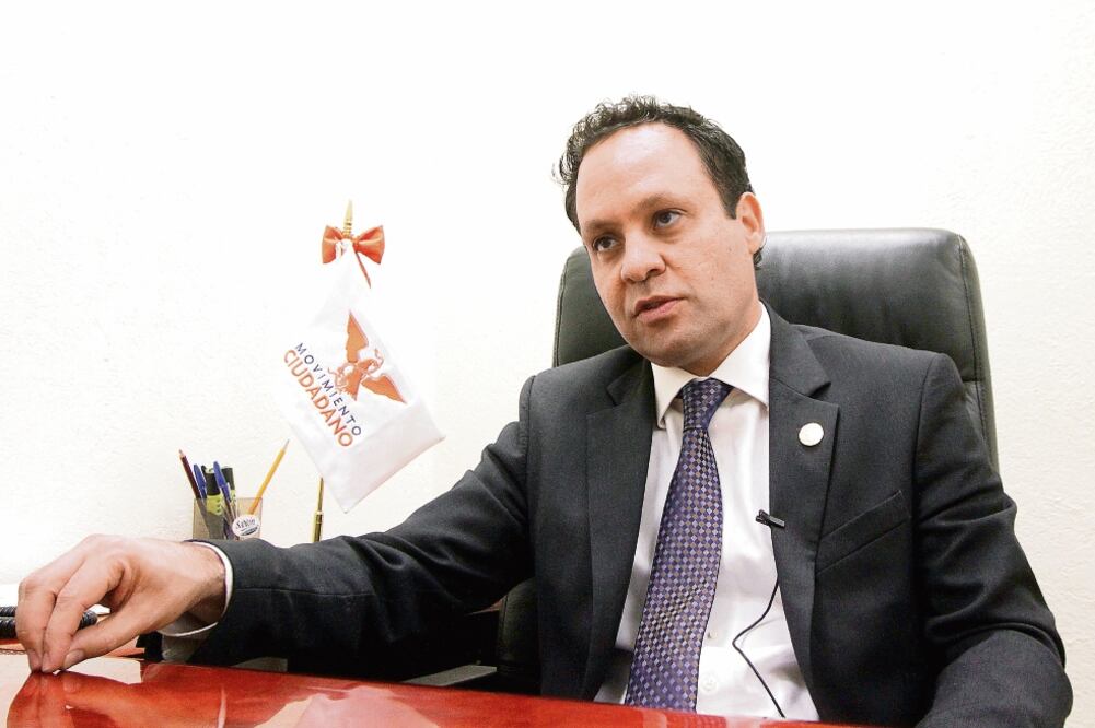 El coordinador parlamentario de MC, Clemente Castañeda, aseguró que con la campaña se busca defender a connacionales (ARCHIVO EL UNIVERSAL)