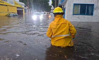 Tromba provoca inundaciones en Puebla; mujer muere tras la caída de un árbol