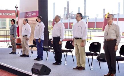 AMLO rinde homenaje a víctimas de Covid en refinería de Cadereyta
