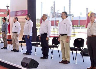 AMLO rinde homenaje a víctimas de Covid en refinería de Cadereyta