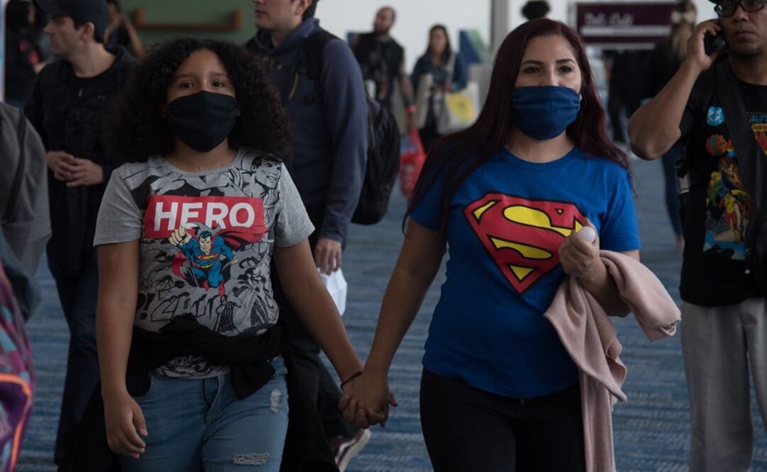 Personas que asistieron a La Mole Convention 2020, usaron cubrebocas como medida de prevención ante la confirmación, entonces, de más casos de coronavirus en el país. Foto Archivo EL UNIVERSAL 