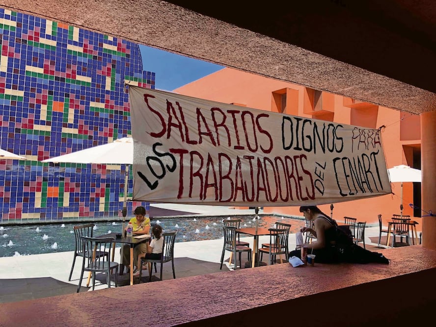 Actualmente, la comunidad y los trabajadores del Centro Nacional de las Artes exhiben la mala situación del Centro con pancartas en las que se leen sus exigencias. Foto: Diego Simón Sánchez | El Universal