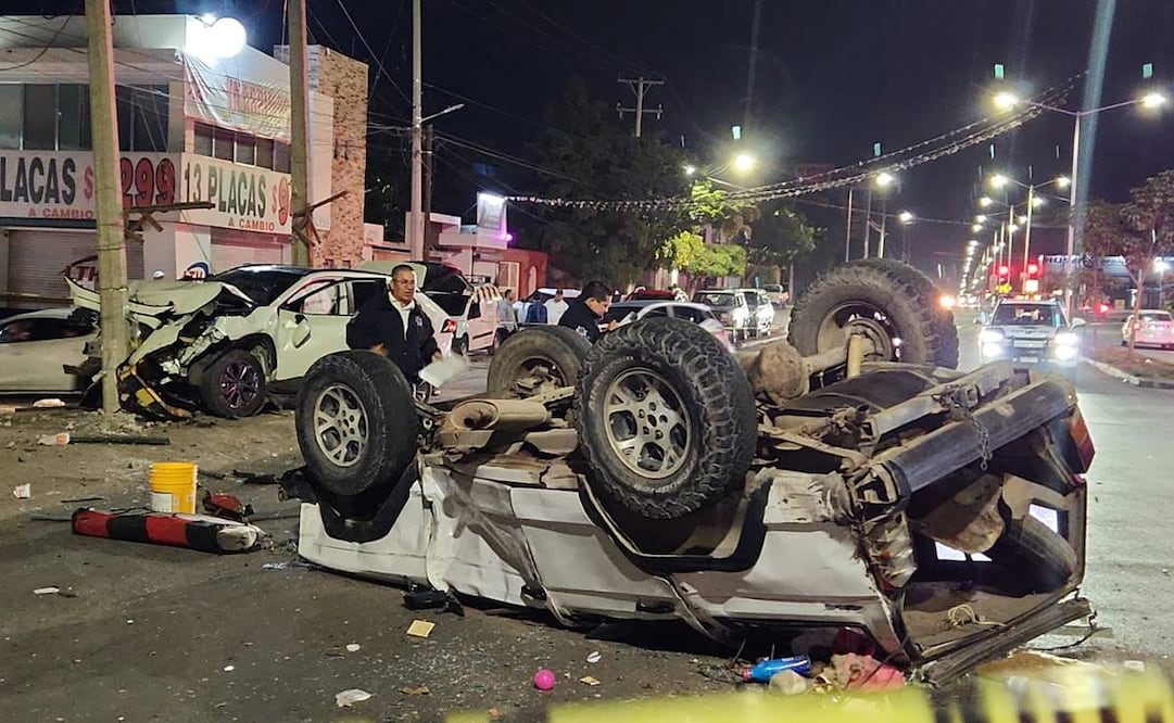 Accidente vehicular en Culiacán, vuelca auto al impactar vehículo / Foto: Especial