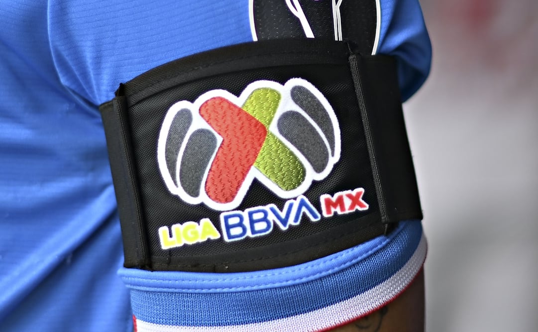 Gafete de capitán con el logo de la Liga MX - FOTO: Imago7