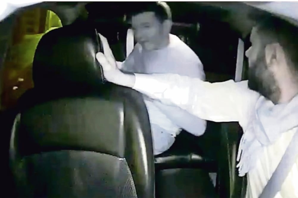 El chofer le reclama al CEO de Uber que perdió 97 mil dólares por la baja en tarifas, éste responde que a algunos no les gusta asumir responsabilidades (TOMADA DE VIDEO)