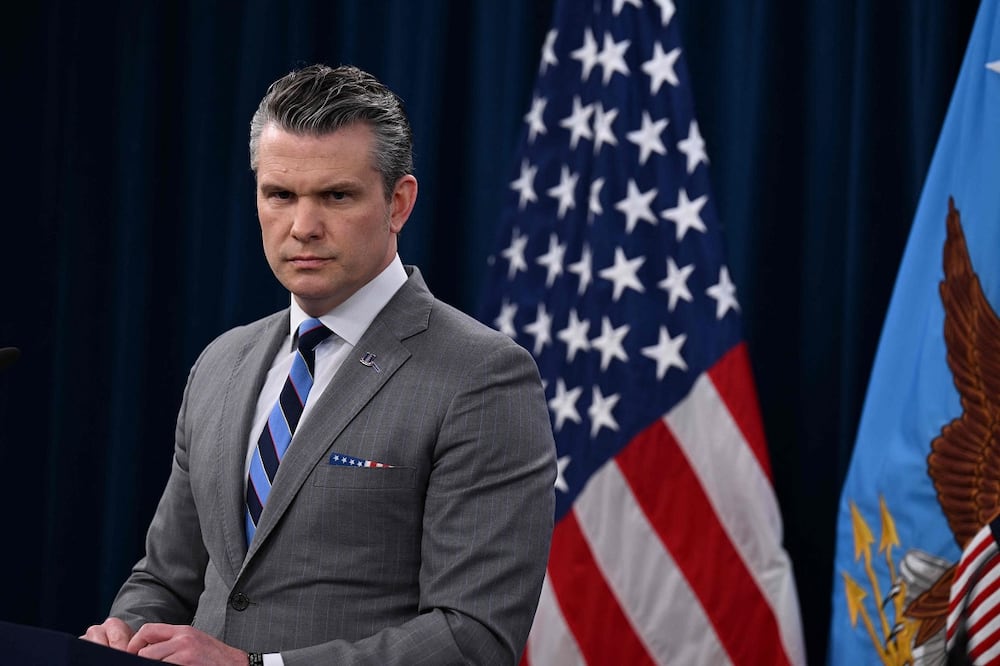 El secretario de Guerra de Estados Unidos, Pete Hegseth, habla durante una rueda de prensa en el Pentágono en Washington. Foto: AFP