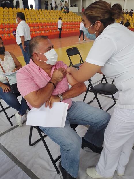 Chiapas inicia vacunación contra Covid-19 a maestros