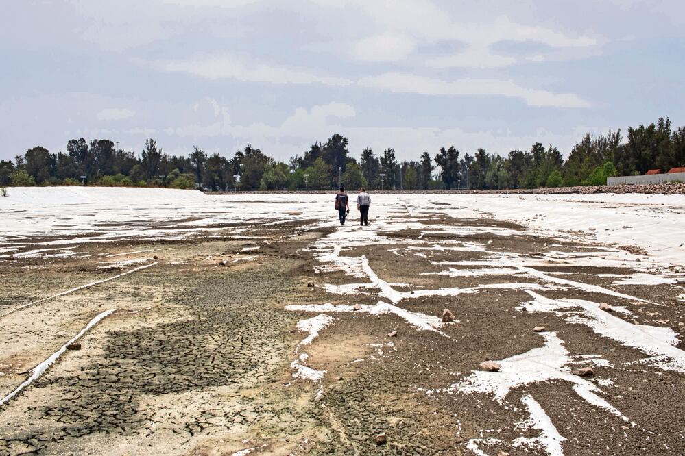 La zona en la que se creó un lago artificial quedó abandonada y es donde se contempla construir canchas de futbol y un área para adultos mayores, indicaron autoridades de Iztacalco. Foto: Gabriel Pano / EL UNIVERSAL