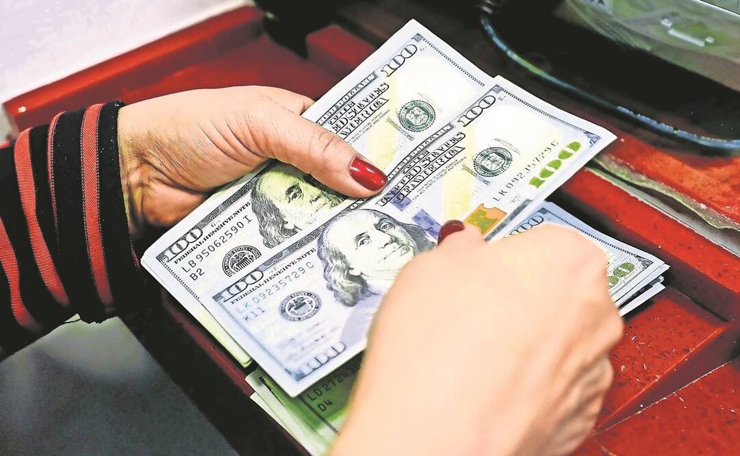 El dólar cerró a la venta en 20.31 pesos en ventanillas de CitiBanamex, 12 centavos por arriba de la semana pasada. Foto: Archivo/ EL UNIVERSAL