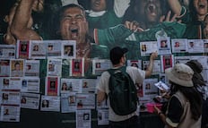 A 33 días del Mundial, colectivos colocan fichas de personas desaparecidas en inmediaciones del Estadio Banorte; buscan visibilizar los casos 