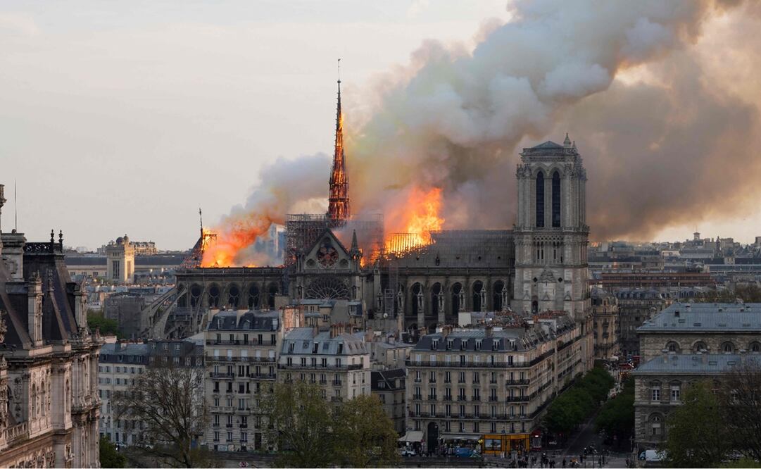 El incendio de la catedral de Notre Dame ocurrió el 15 de abril de 2019. Foto: Fabien Barrau / AFP