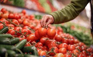 La inflación alimentaria es la más baja en 12 años; baja del jitomate alivian bolsillo de las familias