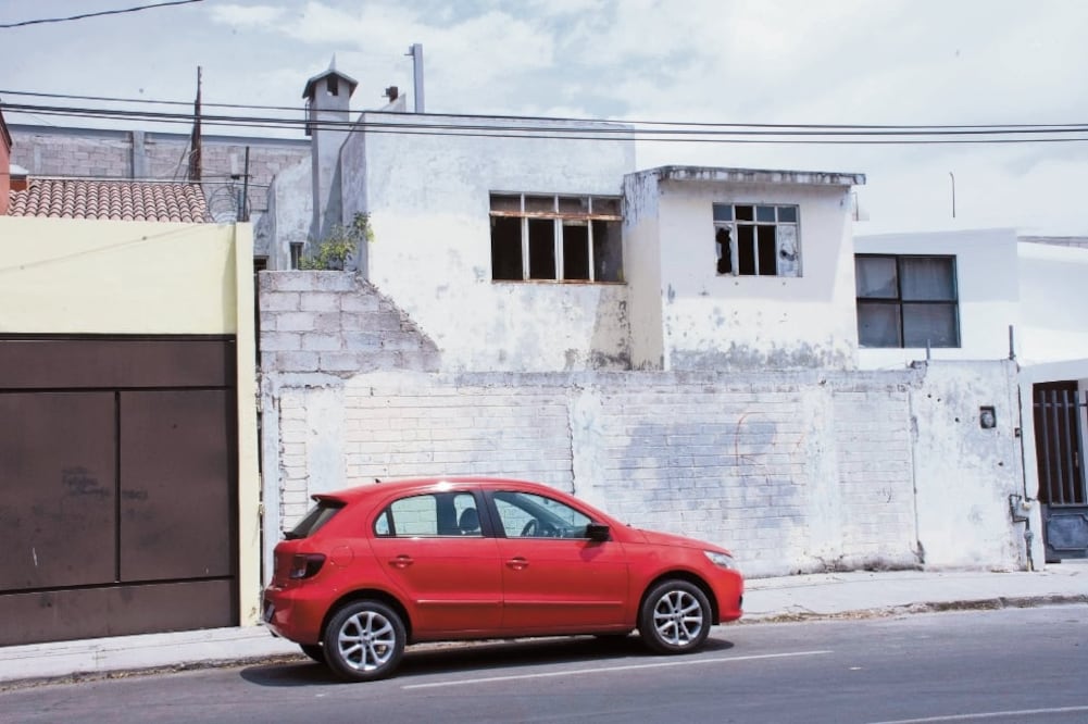 La fachada de la casa donde vivía Claudia Mijangos fue recubierta debido a la constante visita de curiosos que acudían a ese lugar. Foto: MITZI OLVERA. EL UNIVERSAL