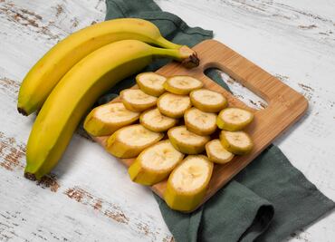 El truco que ayuda a mantener los plátanos intactos: así pueden preservarse sin cáscara