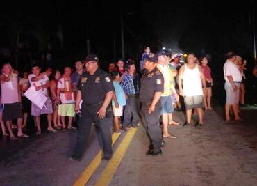Levantan plantón en carretera de Yucatán; habitantes de X-Calakoop llevaban 5 días sin electricidad