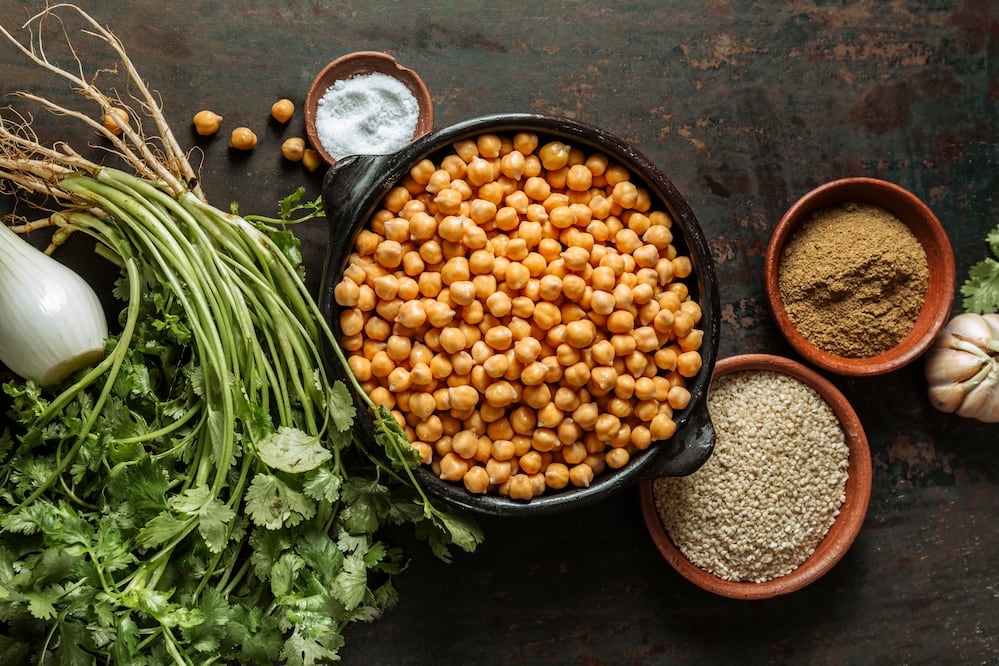 Al natural, los garbanzos son una opción sin gluten y libre de alérgenos comunes. Foto: Freepik