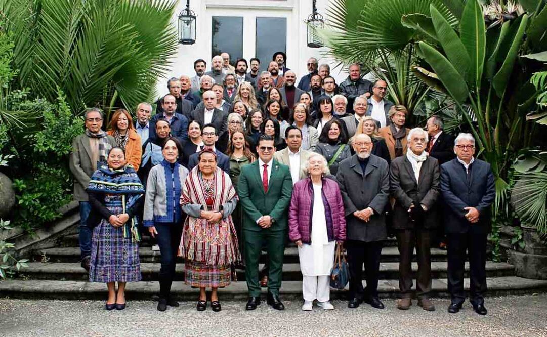 El Consejo Directivo de Cultura Continua en Movimiento, en la toma de su foto oficial. Foto: FILCO