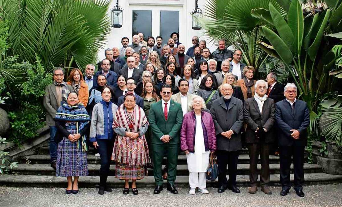 El Consejo Directivo de Cultura Continua en Movimiento, en la toma de su foto oficial. Foto: FILCO