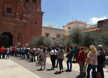 Zacatecanos prefieren hacer fila en la iglesia que participar en la revocación de mandato