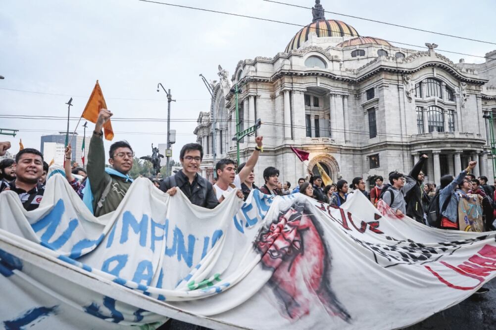 Alumnos de diversas escuelas repudiaron la violencia en la UNAM (JUAN CARLOS REYES. EL UNIVERSAL)
