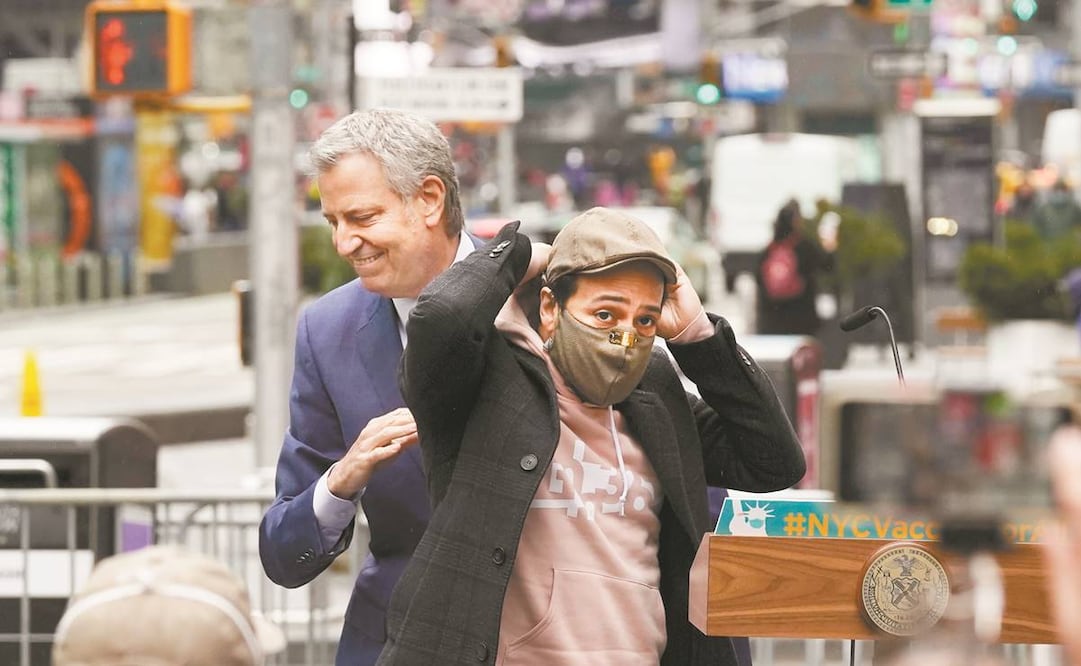 Bill de Blasio y Lin-Manuel Miranda, en Times Square. Foto: Richard Drew. AP