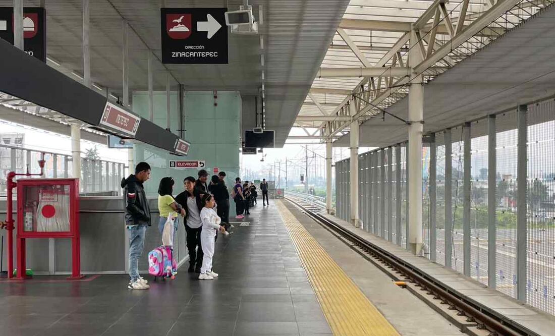 “Los dos primeros días me fue muy bien, porque si bien tardó 20 minutos el traslado fue rápido, pero justo hoy tarde 30 minutos y no sabemos porque, les preguntamos a los de seguridad pero ni ellos saben”, comentó una usuaria. Foto: Eduardo Alarcón