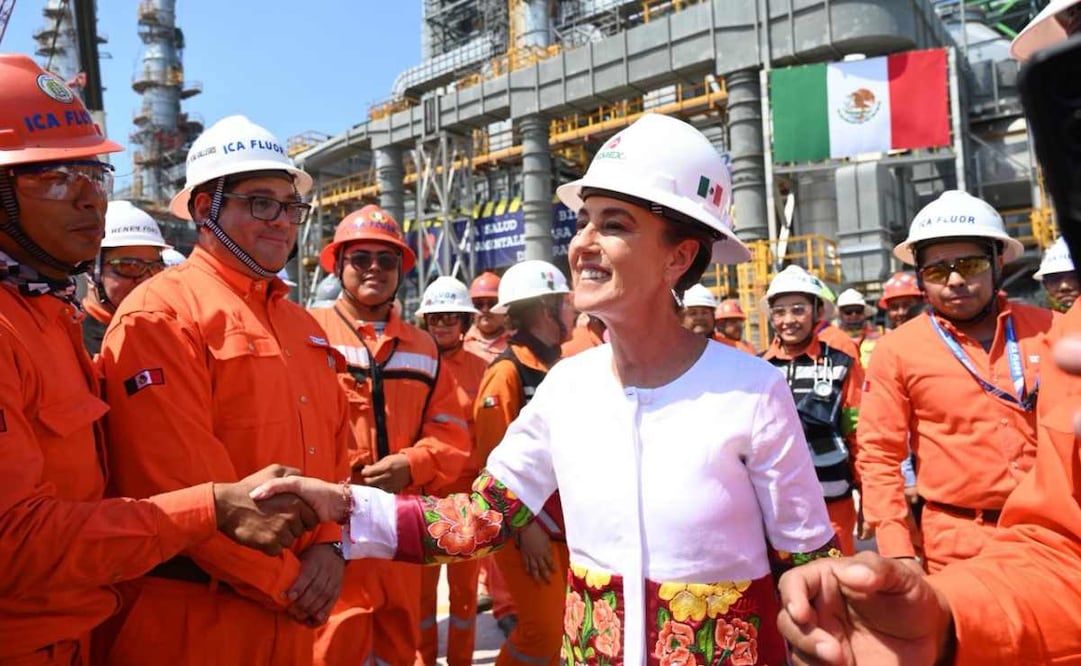 Sheinbaum muestra avances de coquizadora en refinería de Salina Cruz (22/03/2026). Foto: Especial