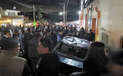 Vehículo embiste comparsa de Oaxaca; hay 5 heridos y 2 detenidos