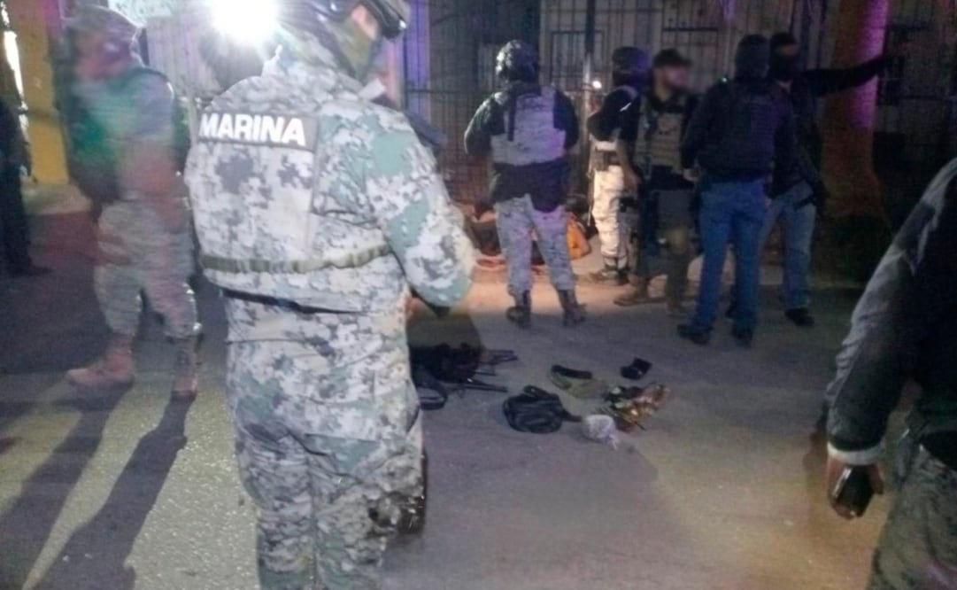 Tras ejecutar un cateo en Baja California Sur, detienen a cuatro hombres y aseguran armamento. Foto: Especial