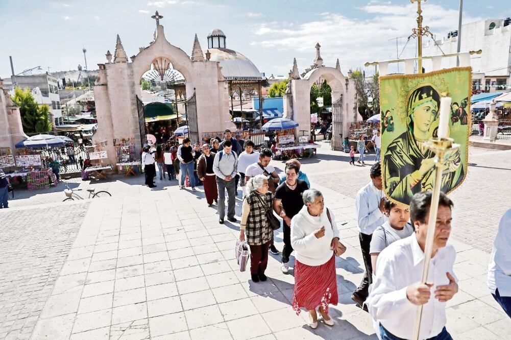 Plateros recibe a los visitantes con la siguiente leyenda: “Tierra de la fe y los milagros”; pero con ironía los pobladores señalan que ahora a Fresnillo le queda más la frase: “Tierra sin ley y de los sicarios”. Foto: Iván Stephens/EL UNIVERSAL