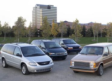 FCA conmemora los 35 años de la primera minivan