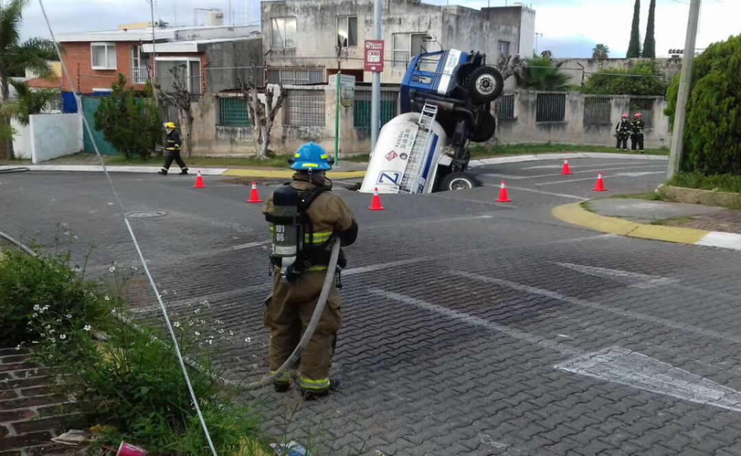 La dependencia municipal estableció medidas de seguridad, pero descartó algún riesgo de explosión. FOTO: @UMPCyBZ