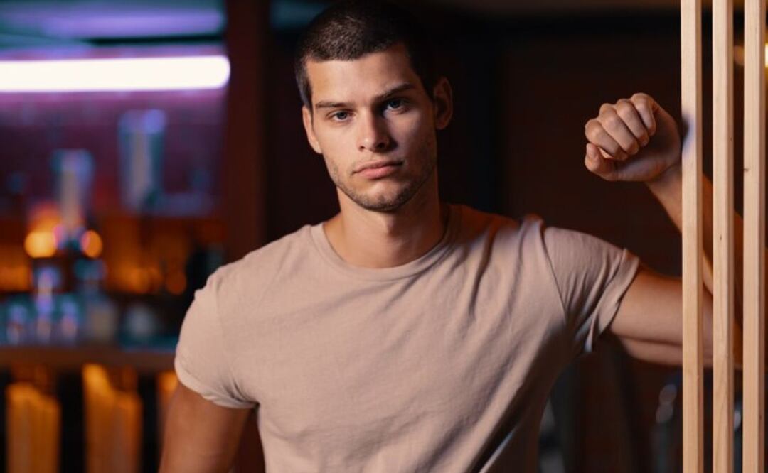 El atractivo va más allá de la belleza física. Fuente: Freepik.