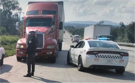 GN rescata a chofer de trailer privado de su libertad en asalto sobre la México-Querétaro