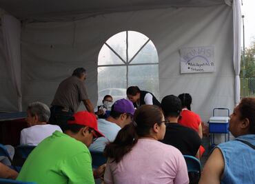 Vecinos se vacunan contra el tétanos para evitar contraer alguna bacteria; autoridades instalan módulo en Villa de Aragón, en la GAM, tras anegaciones