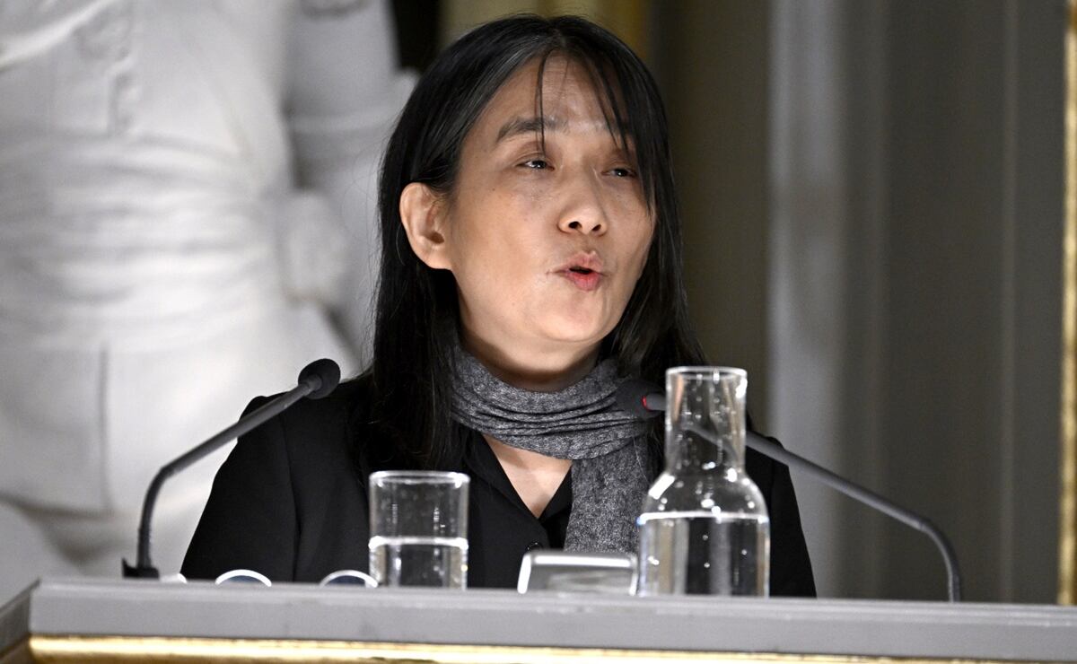 Han Kang, Premio Nobel de Literatura: "cuando escribo, utilizo mi cuerpo. Uso todos los detalles sensoriales" | El Universal