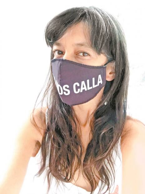 "Las mujeres hemos podido resistir y estamos de pie": Regina José Galindo