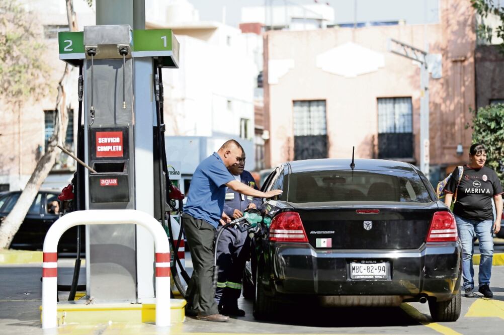 La dirigencia nacional del PRD asegura que con el gasolinazo se pierde de vista la repercusión en la alimentación, la salud y la educación de las familias mexicanas (ARCHIVO. EL UNIVERSAL)