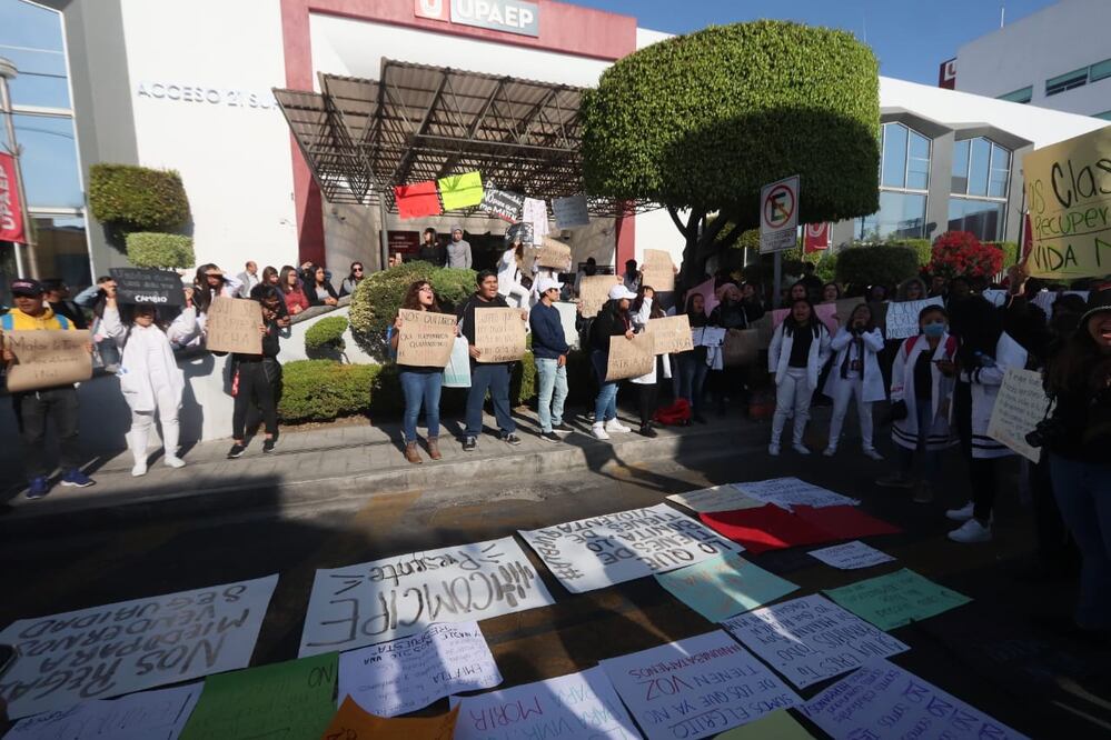 Estudiantes de escuelas públicas y privadas se sumaron a la oleada de movilizaciones por el multihomicidio en Huejotzingo. FOTOS: Omar Contreras