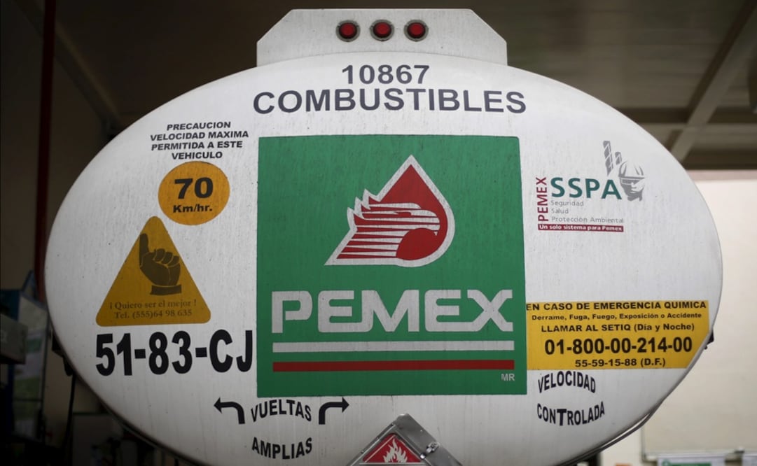 A Pemex truck is seen in Mexico City – Photo: Edgard Garrido/REUTERS