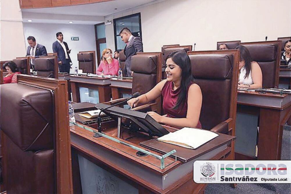 Acusación. La priísta Isadora Santivañez responsabiliza a la legisladora del PT Geovanna Bañuelos por el error en las monedas. (ESPECIAL)