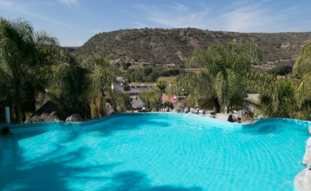 El Géiser, un balneario de aguas termales naturales con spa y cabañas
